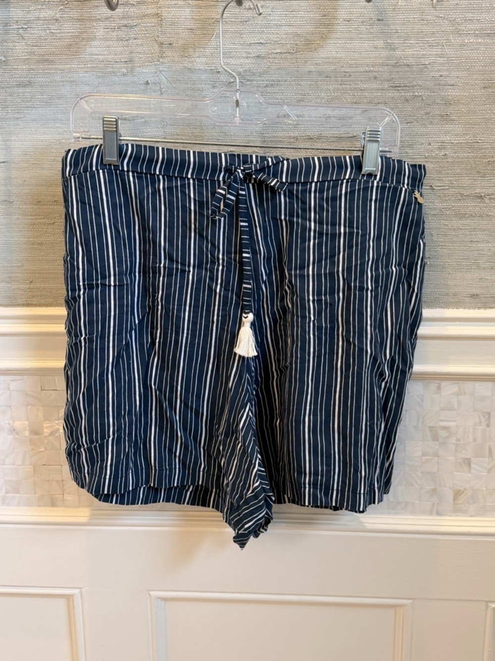 Large Anthropologie beach golf Striped Navy white Drawstring Shorts tassle